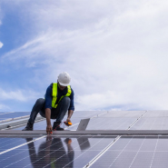 Le principal défi  du photovoltaïque n’est pas de trouver les surfaces, mais  le bon support selon les particularités du bâtiment/de la toiture
