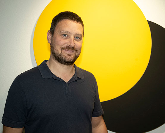 ARC Jean-Bernard Sieber Aurélien Luhmann, directeur marketing d’Isover à Lucens: «Notre volonté écologique se traduit directement dans notre produit fini.»