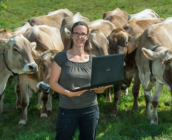 Anne-Laure Varidel, agricultrice : « On devient dépendant d’Internet avec un débit acceptable, ce qui n’est pas toujours le cas à la campagne. » © ARC Jean-Bernard Sieber