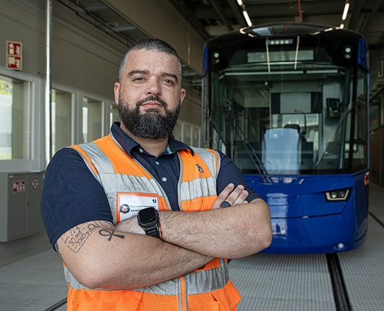 João Andrade Augusto, formateur animateur tramway: «Les futures conductrices et futurs conducteurs, qui connaissent la route, doivent intégrer la culture ferroviaire.» ARC Jean-Bernard Sieber